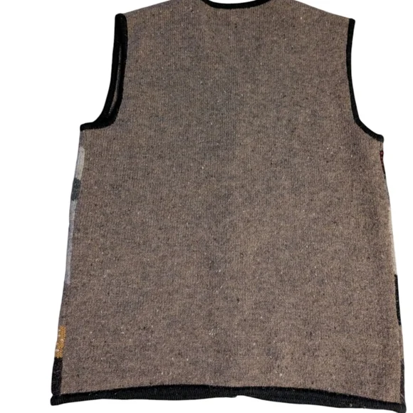 Vintage embroidered folk scene wool vest - Picture 4 of 10